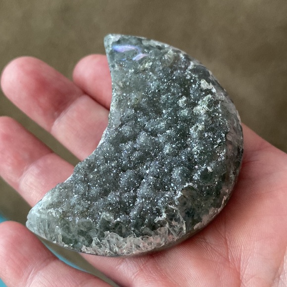 BLK AMETHYST DRUZY MOON. 2.25 X 1.50 X 1/2” - Picture 10 of 16